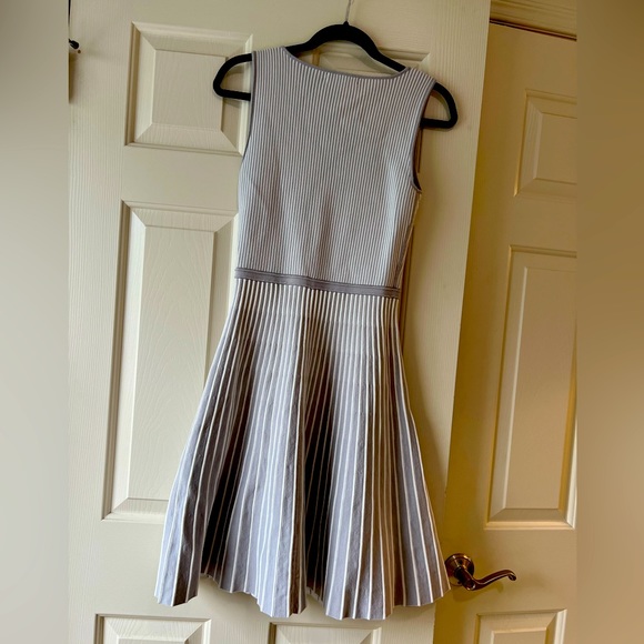 Banana Republic fit and flare knit dress size S 👑 - Picture 4 of 5